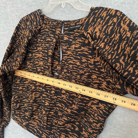 Banana Republic Keyhole Cropped Top Womens Small Bishop Sleeve Exotic Mob Wife - Picture 10 of 12